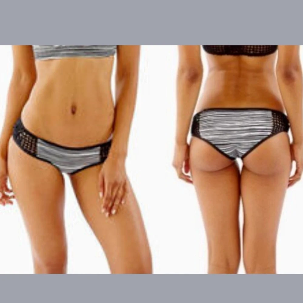 NEW FRANKIES BIKINIS Koa Crochet Bikini Bottom in Strom [SZ Medium‎ ]